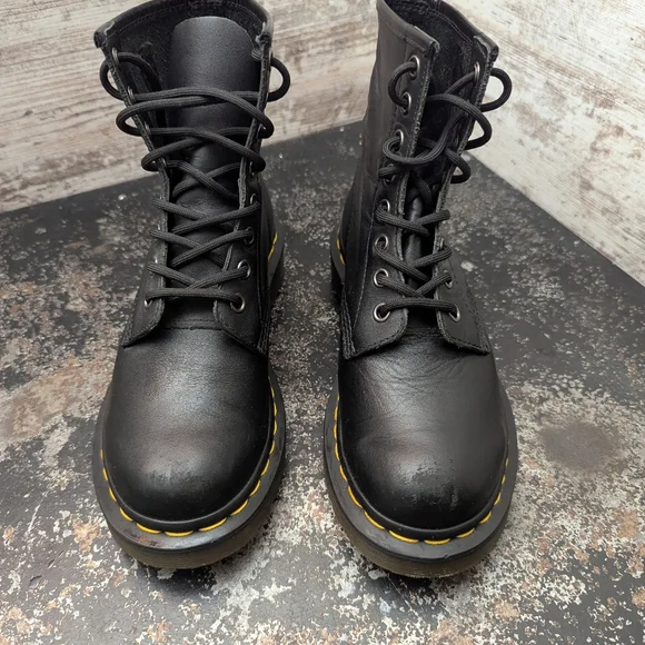 Womens Dr. Martens Combat Boots Sz 6 Used Black Leather 11821 Classic - Picture 3 of 7